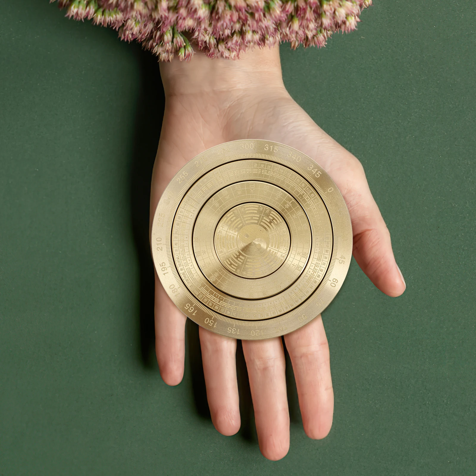 

Portable Mini Bagua Compass Copper Feng Shui Amulet Ornament Good Luck Tai Chi Decor Metal Handheld Rotation Bagua Ornament