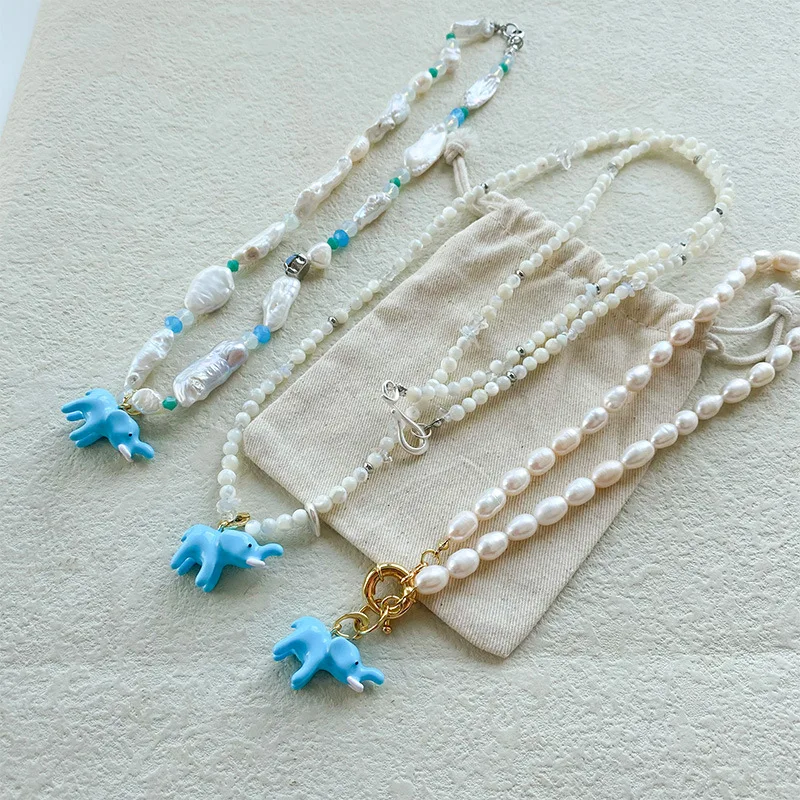 

Hand Painted Blue Elephant Pendant Necklace for Women Natural Pearl Beaded Niche High-end Temperament Versatile Clavicle Chain