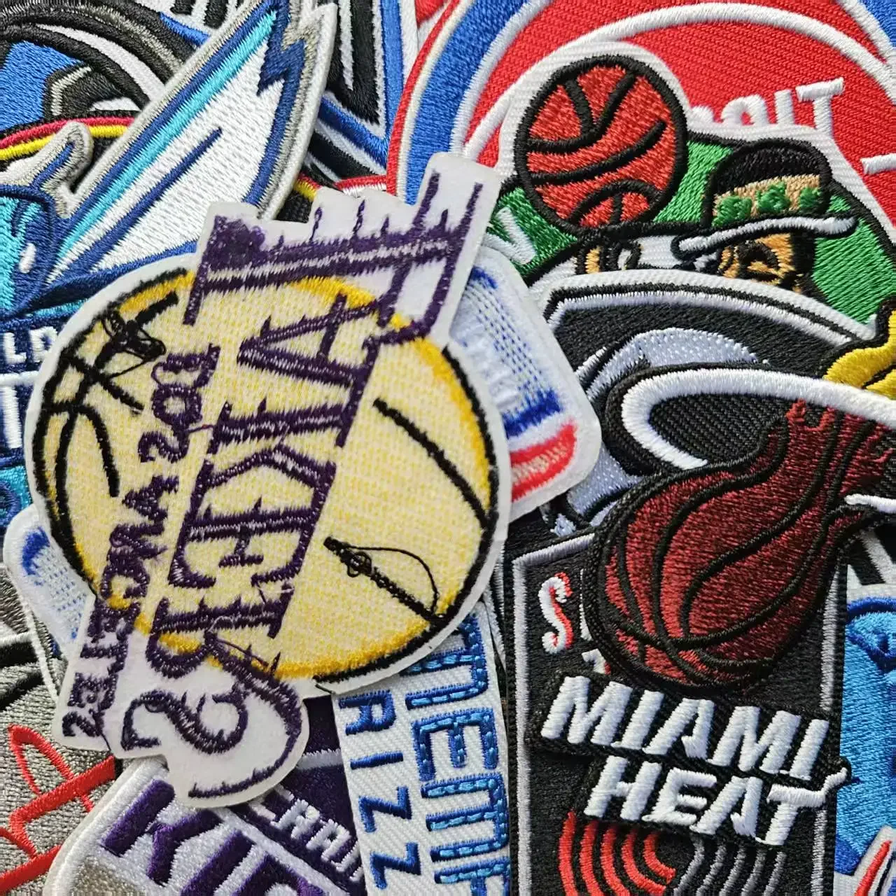 31pcs/lot mixed American N-B-A Basketball Iron on Embroidered Patches Armband Applique Sticker Sew on Clothing Badge