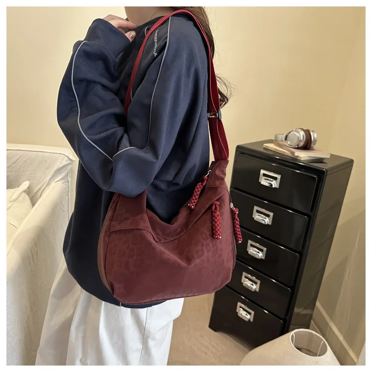 Modische Damen-Umhängetasche mit Leopardenmuster, große Kapazität, Hobo-Umhängetasche für den täglichen Pendelverkehr, lässiges Outfit, Achseltasche – Detail 18