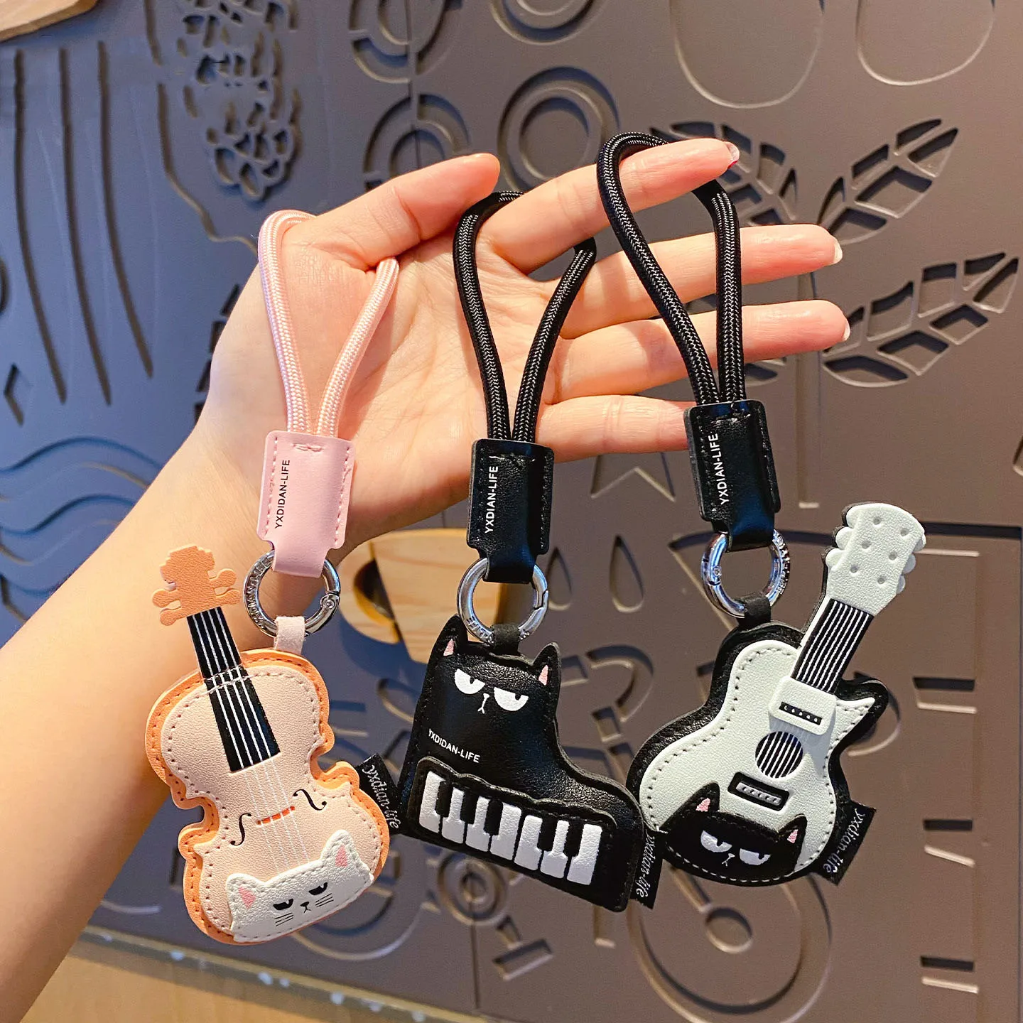 Fashion Leather Elegant Musical Instrument Black Cat Violin Keychain Guitar Piano Girl Bag Pendant Silver Ring Buckle Key Chains