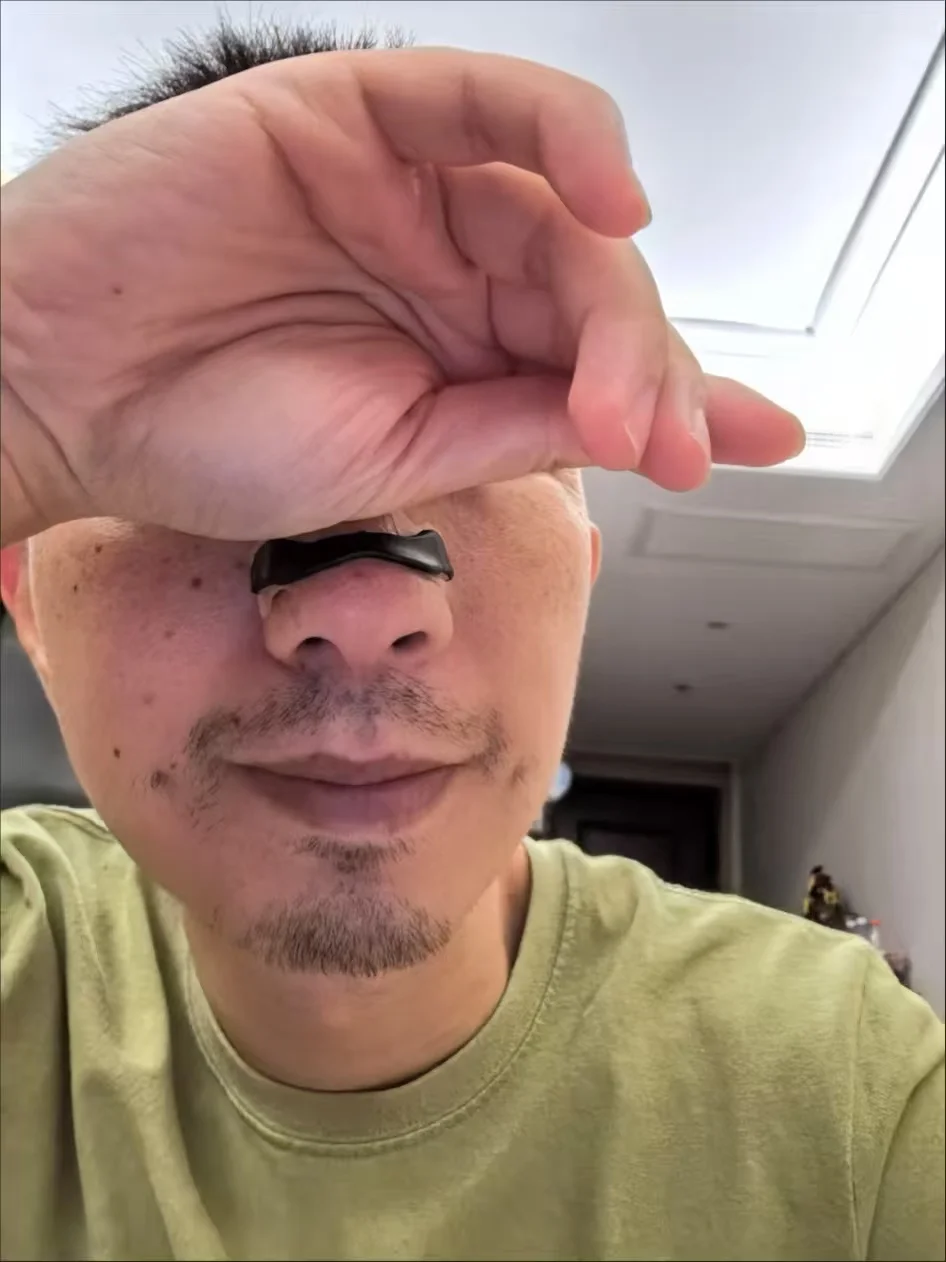 

полоски для носа, приятные для сна по бокам, пробуждают яркие глаза и перезаряжаемые!