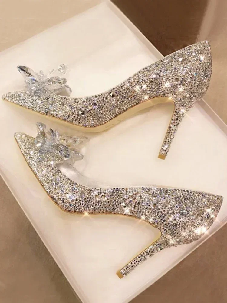 Lussuosi 2024 tacchi alti da donna con strass lucidi décolleté Sexy tacchi sottili a punta eleganti scarpe da sposa da donna romantiche