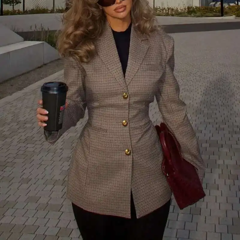 سترة نسائية عصرية من EAEOVNI بحزام خلفي وتصميم خصر مجمع سترة ضيقة واحدة الصدر ملابس ربيعية جديدة للمكتب للسيدات 2025