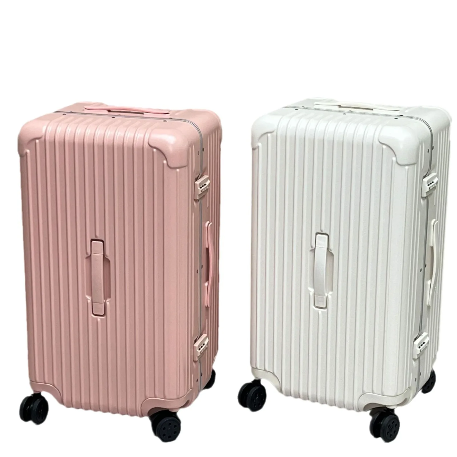 

New, large capacity, travel 28 inches, sports version, aluminum frame, oversized, suitcase.