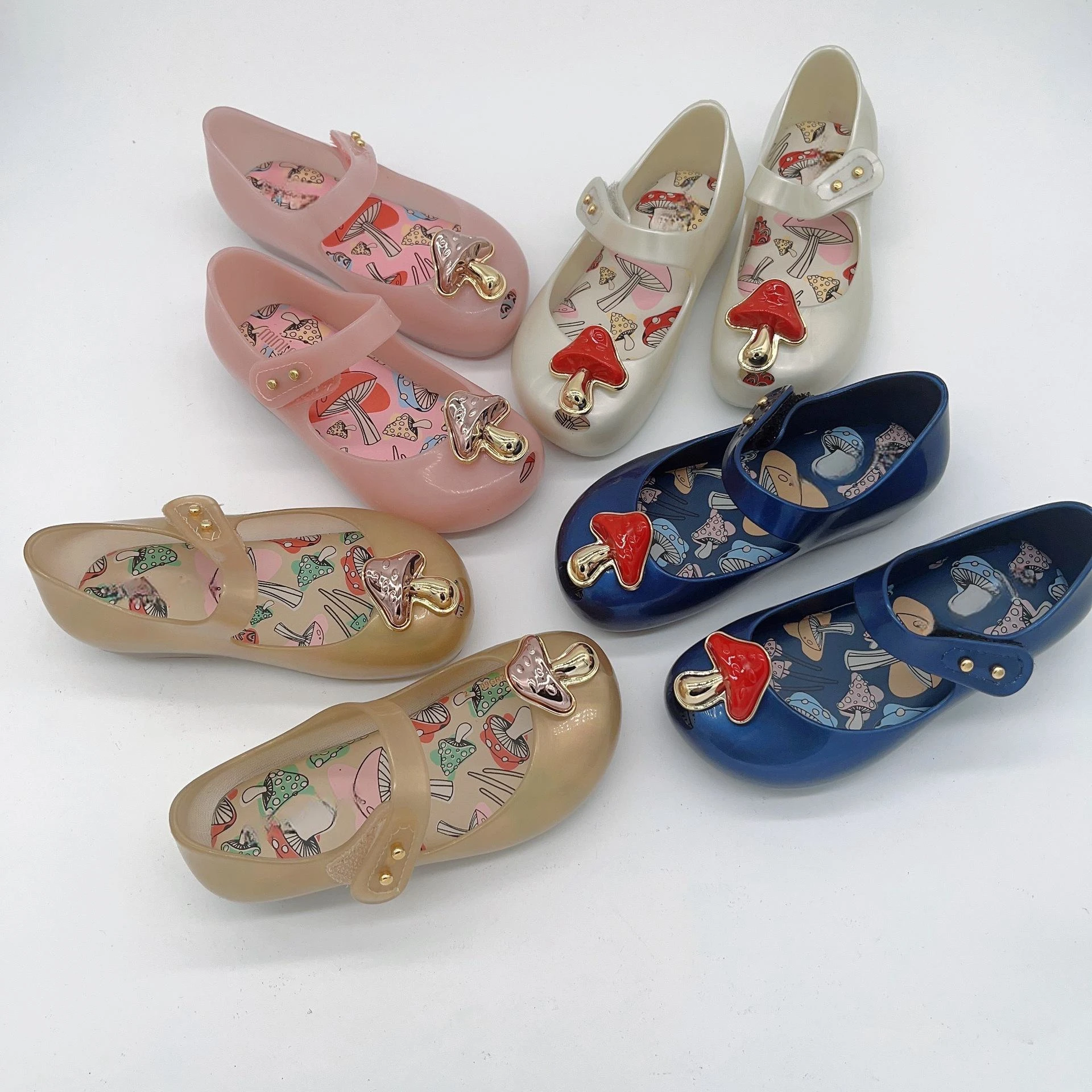 New Brazil Children's Jelly Shoes Cute Girl Mushroom Soft Sole Kids Princess Beach Shoes Non-slip Sandals