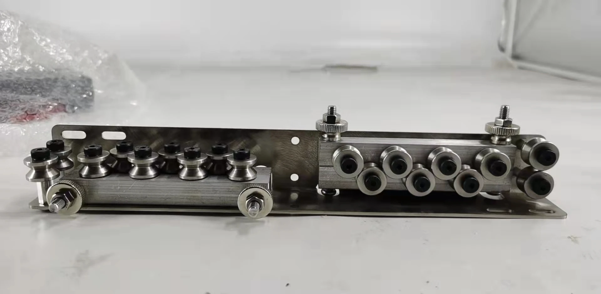 

Manual wire cutting machine Straightening device Feeding cable Straightening device