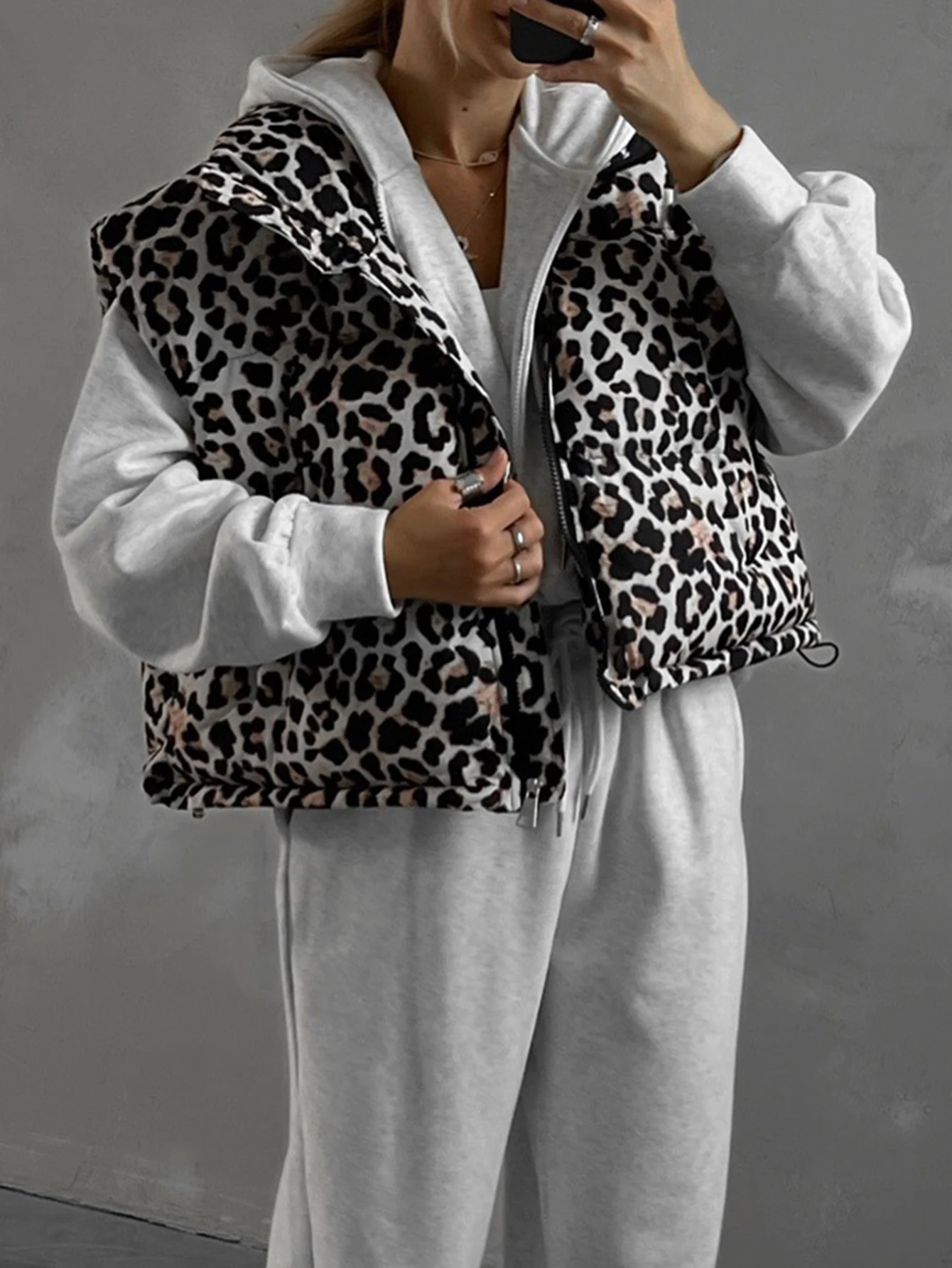 

Женский кардиган без рукавов с воротником-стойкой и леопардовым принтом, уличная одежда стандартного кроя, осенний дикий модный топ