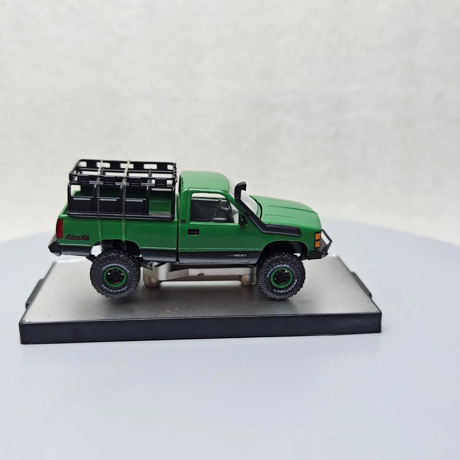 M2 Machines 1/64 1998 GMC Sierra 1500 4*4 Diecast alloy car model collection display toys  gift