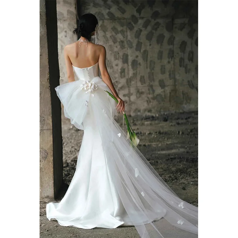 فستان زفاف خفيف بدون حمالات على الطراز الفرنسي2025 فستان العروس الجديد من الساتان الأبيض حورية البحر نحيف وبسيط على طراز موري