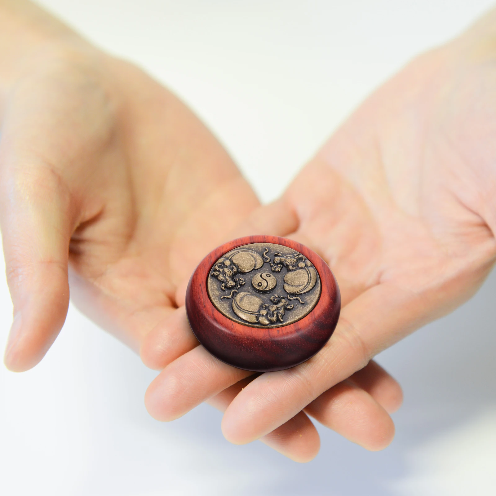 

H Round Figurine Simple Desktop Decoration Tabletop Adornment Home Wind Chimes Hanging Decorations