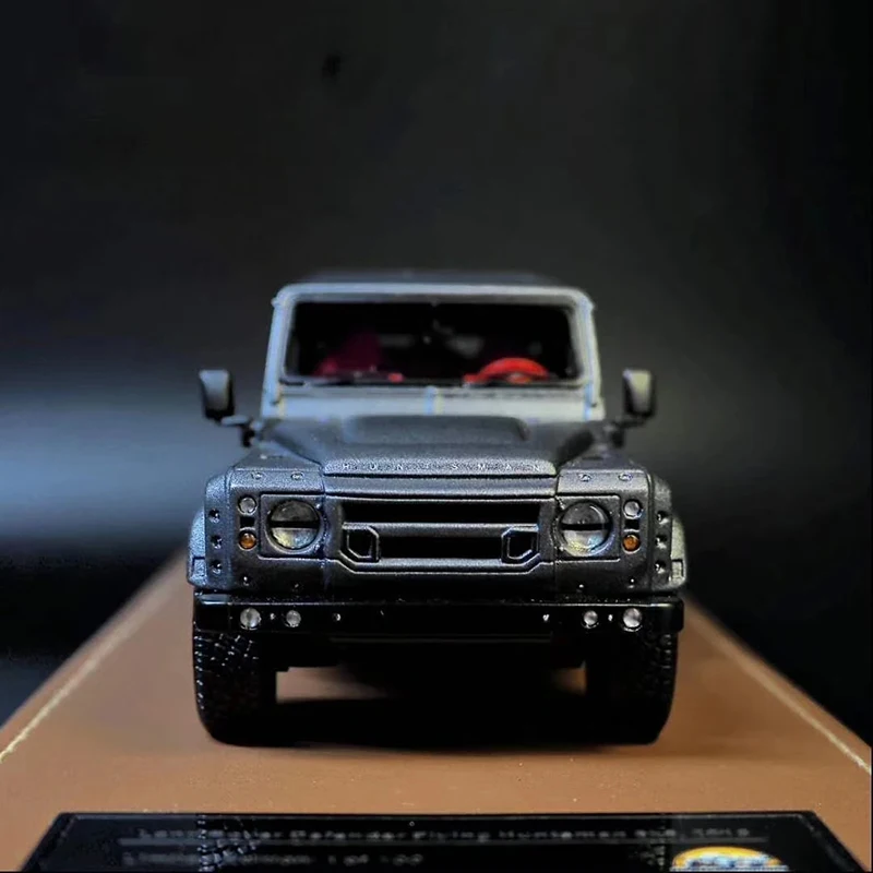 

Реалистичная модель автомобиля в масштабе 1:43, Land Rover Defender Flying Huntsman 6x6, пикап, полимерный автомобиль, коллекционная Игрушечная модель автомобиля