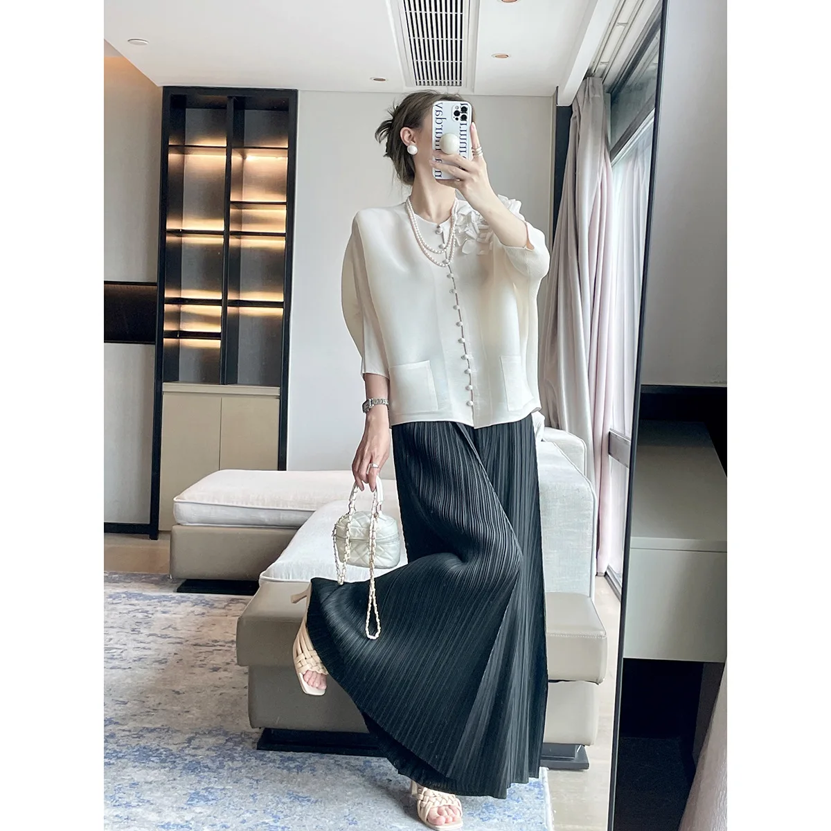 

Miyake Pleats Autumn 2024 new designer embroidered loose jacket temperament elegant high-end button-down cardigan top