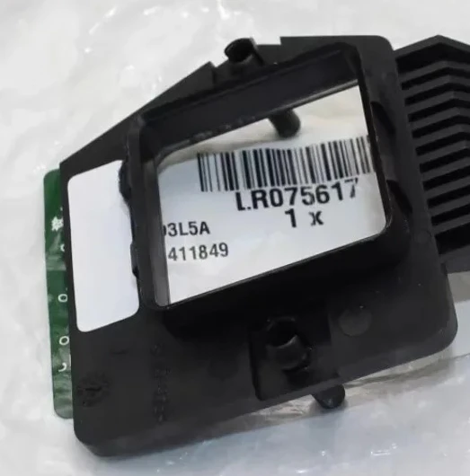 

Кронштейн замка капота (черный пластик) для Land Rover Evoque, Discovery Sport, Jaguar LR075617, оригинал, Китай