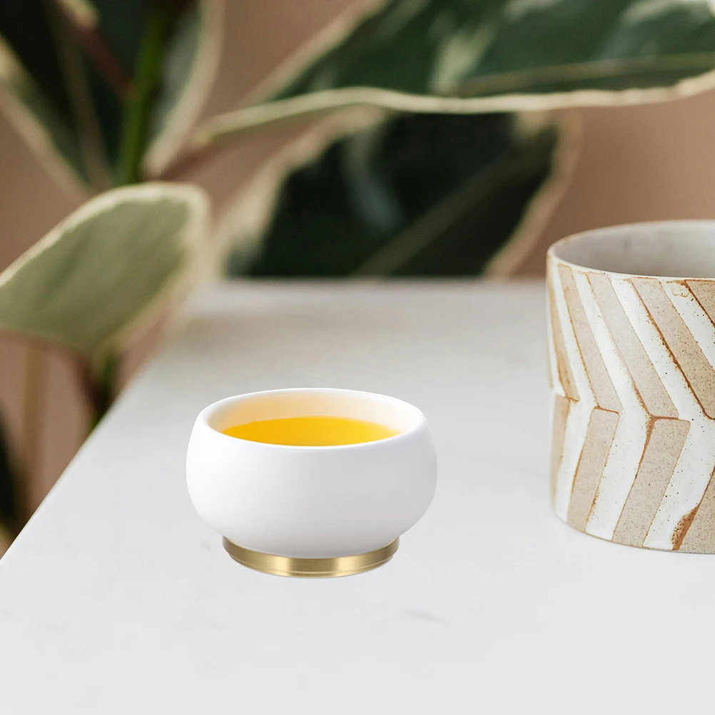 

2pcs Round Brass Coasters Heat-Resistant Golden Cup Mats Anti-Scald Tea Cup Coasters For Home Coffee Shop Use Simple Decorative