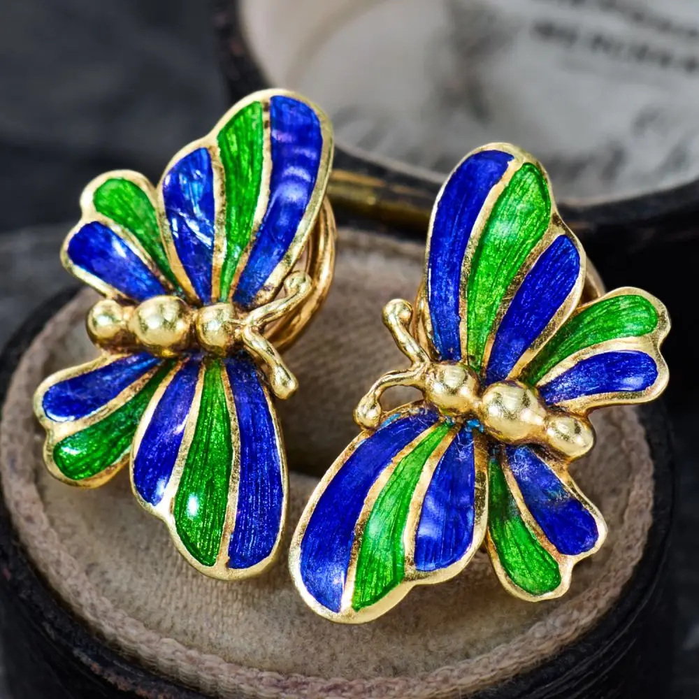 Exquisite funkelnde eingelegte blaue synthetische Zirkonia-Ohrstecker in Schmetterlingsform für Damenmode, elegante Schmuckaccessoires
