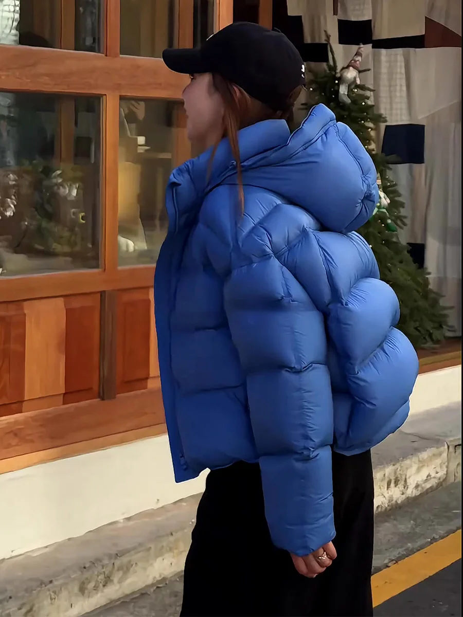 

Синяя женская зимняя куртка-пуховик с капюшоном, новая, свободного кроя, утепленная, белая, с наполнителем из пуха, повседневная, ветрозащитная, стильная.