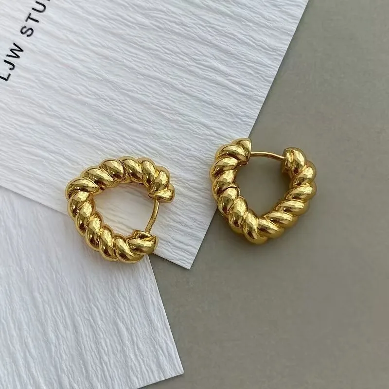 Retro Fashion Hollow Twist Heart Hoop Earrings for Women Charm Simple Gold Color Stainless Steel Hip Hop Rock Jewelry Accessory