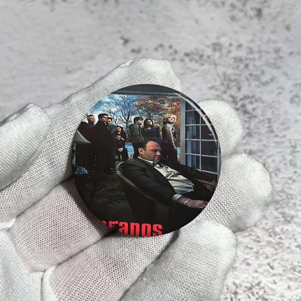 التلفزيون الكلاسيكي The Sopranos فيلم لينة زر دبوس مشرق مطبوعة أيقونة هدية للأصدقاء شارة طوق بروش التلبيب دبوس معدني