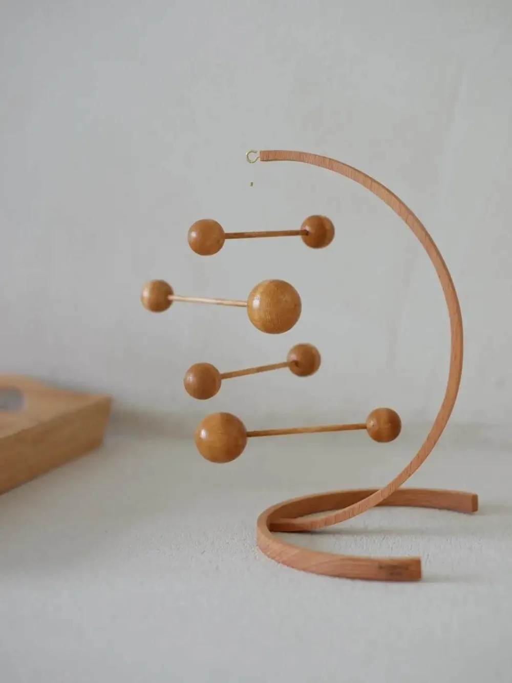 Wooden Dynamic Art Sculpture Balance Table Ornaments Dynamic Rotating Abstract Table Decoration Modern Office Desktop Decoration