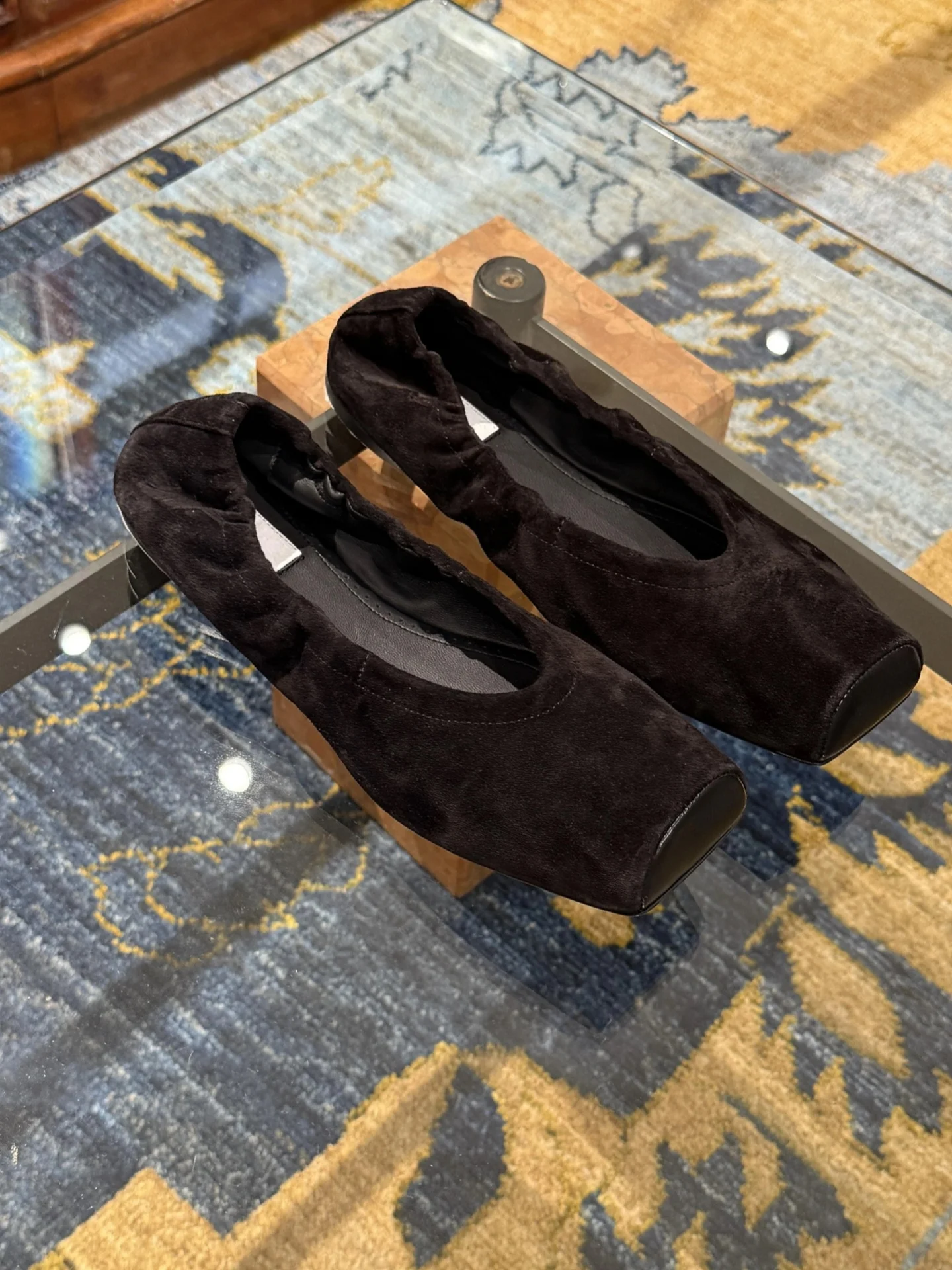 

Новинка лета 2024, женские балетки, черные замшевые туфли с квадратным носком на плоской резинке, уличные простые офисные женские туфли на мелкой подошве