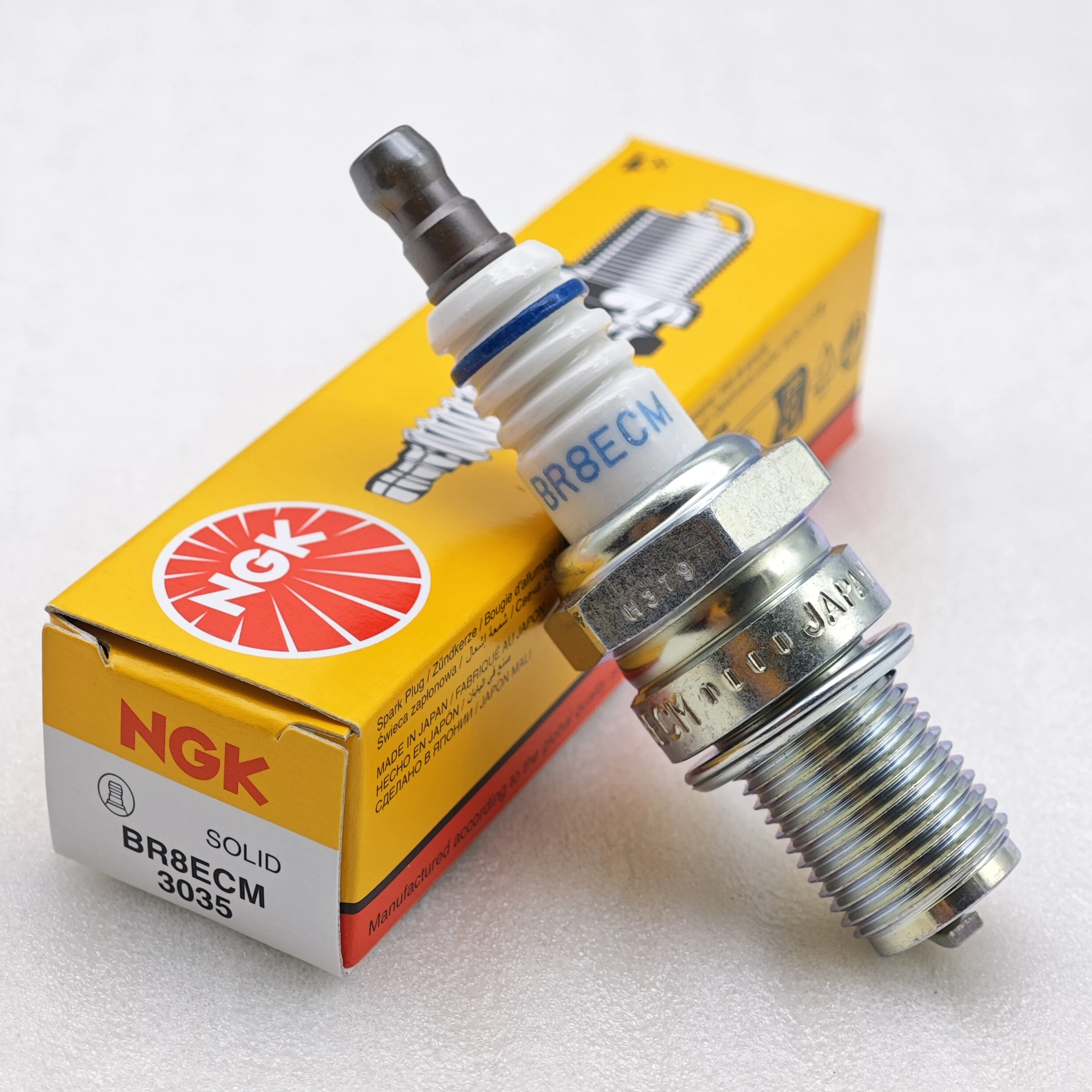 

1pcs BR8ECM 3035 NGK Spark Plug