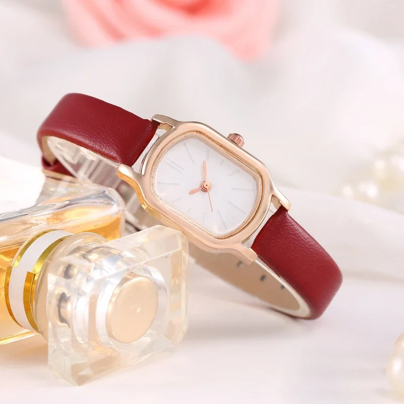

Women's Fashion Black Small Watches Vintage Leather Ladies Wrist Watches Simple Oval Dial Dress Retro Female Quartz Wristwatches