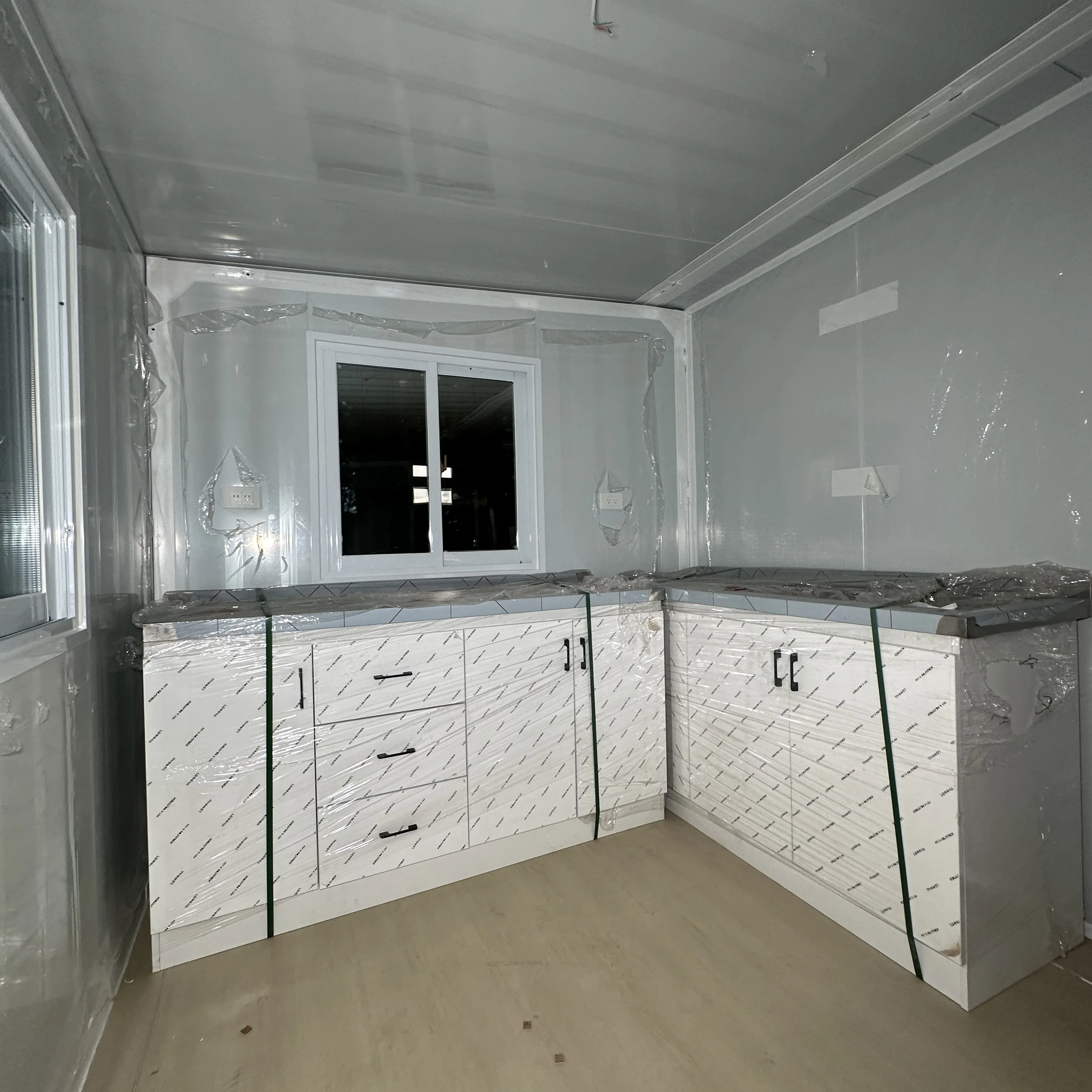 Good Price Mobile 20ft Expandable Steel Container House Foldable Office and Hotel Room for Outdoor Use