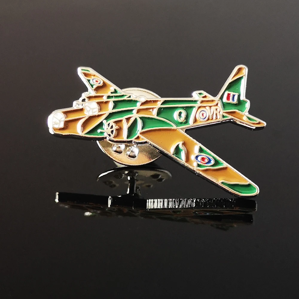 Airplane Lapel Pins Battleplane Bomber Metal Personality Badge Vintage Classics Fashion Retro Plane Brooches Accessories