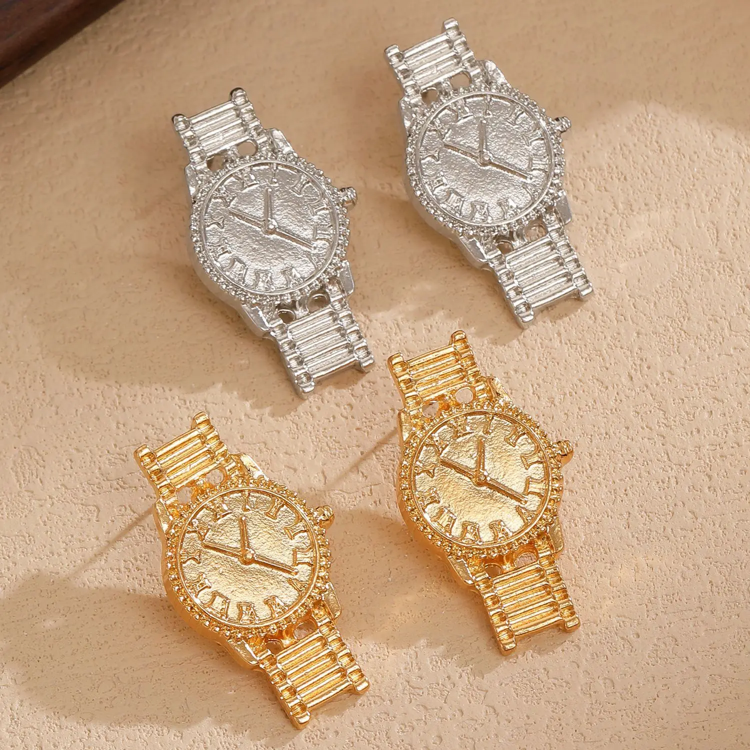 Fashion Clock Watch Shaped Stud Earrings Retro Roman Numerals Gold & Silver Tone Metal Jewelry for Women Statement Ear Accessori