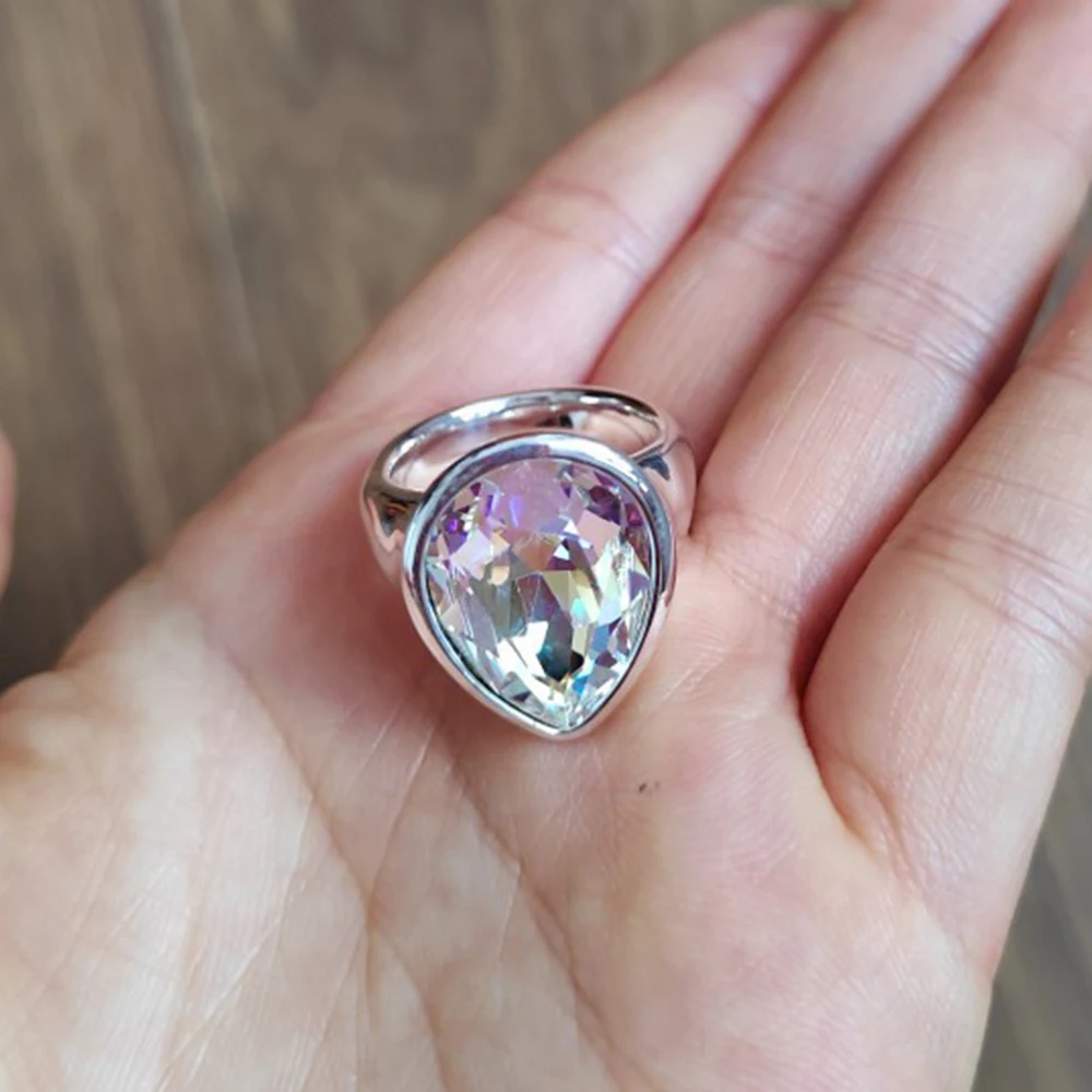 

Высококачественное кольцо с камнем в форме капли, популярное в европейской и американской моде, подходит для повседневного ношения мужчинами и женщинами.