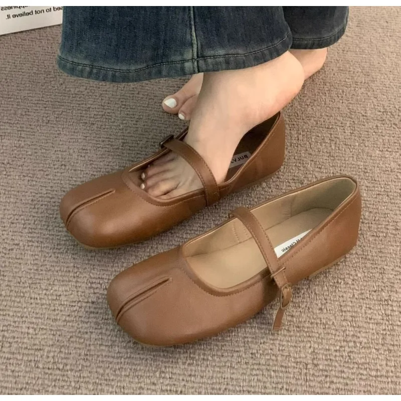 

Designer Tabi Ninja Shoes Women Flats Ballet Split Toe Ballerinas Round Heeled Loafers Tacones Female Moccasin Brand Mujer