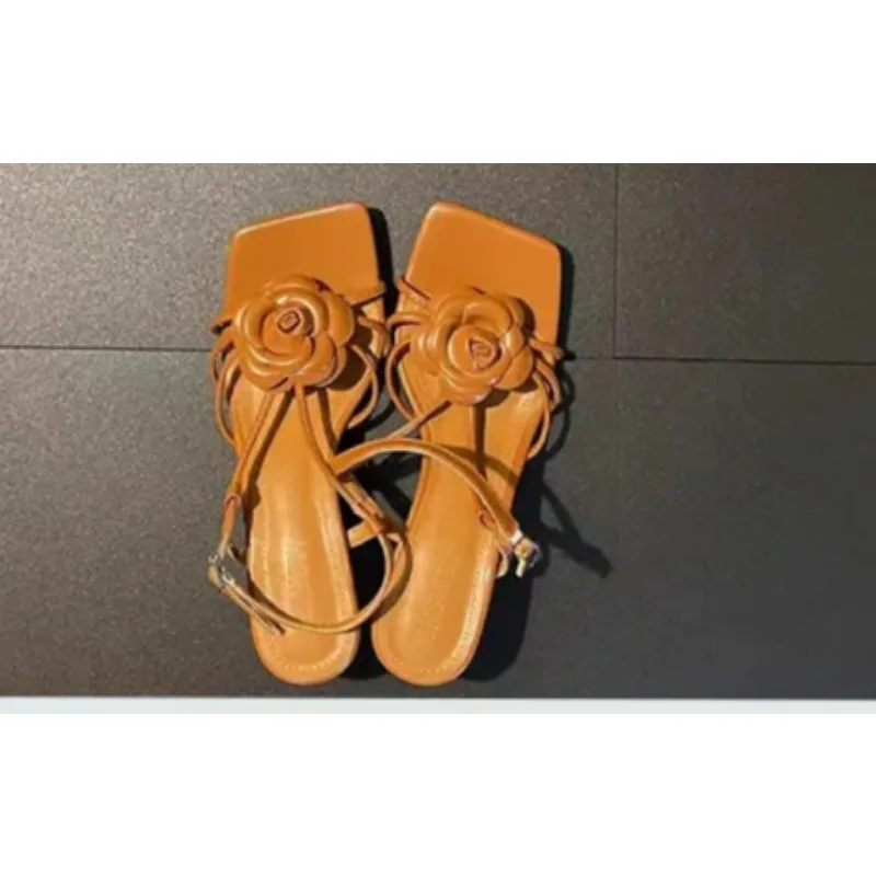 2024 Nieuwe Mode Damesschoenen Zomer Vierkant Hoofd Open Teen Sexy Bloem Dikke Hak Casual Stijl Hoge Hak Sandalen