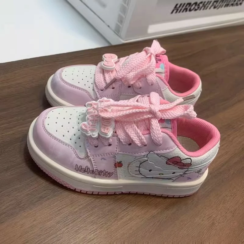 

Miniso 2024, весенне-осенняя обувь для девочек в стиле ретро, белые кроссовки Hello Kitty, удобная мода на мягкой подошве