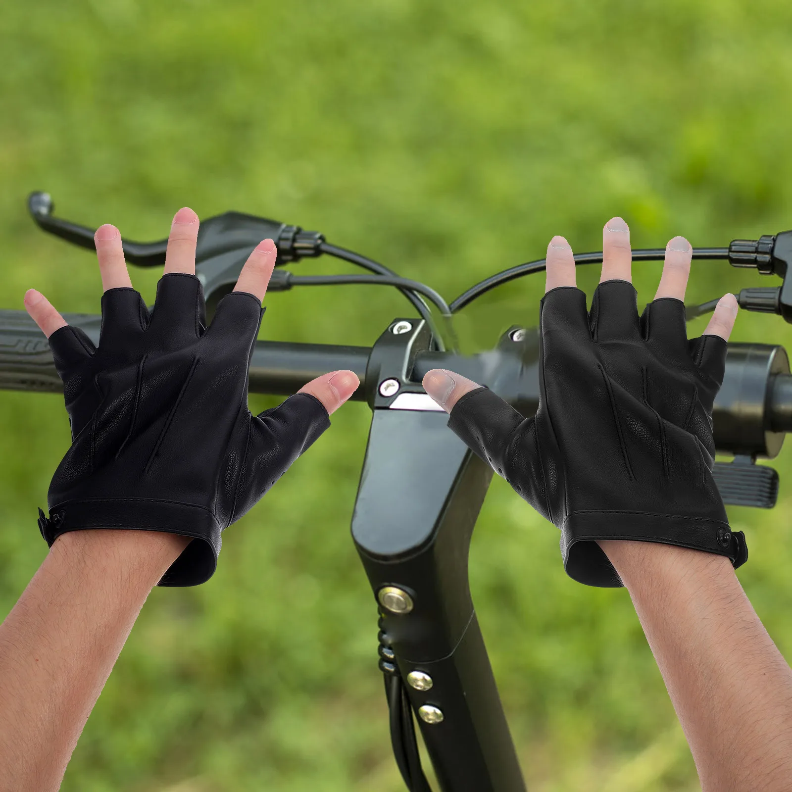 

1Pair Cycling Gloves Simple Chic Design Half Finger Gloves for Riding Hiking Comfortable Easy Hand