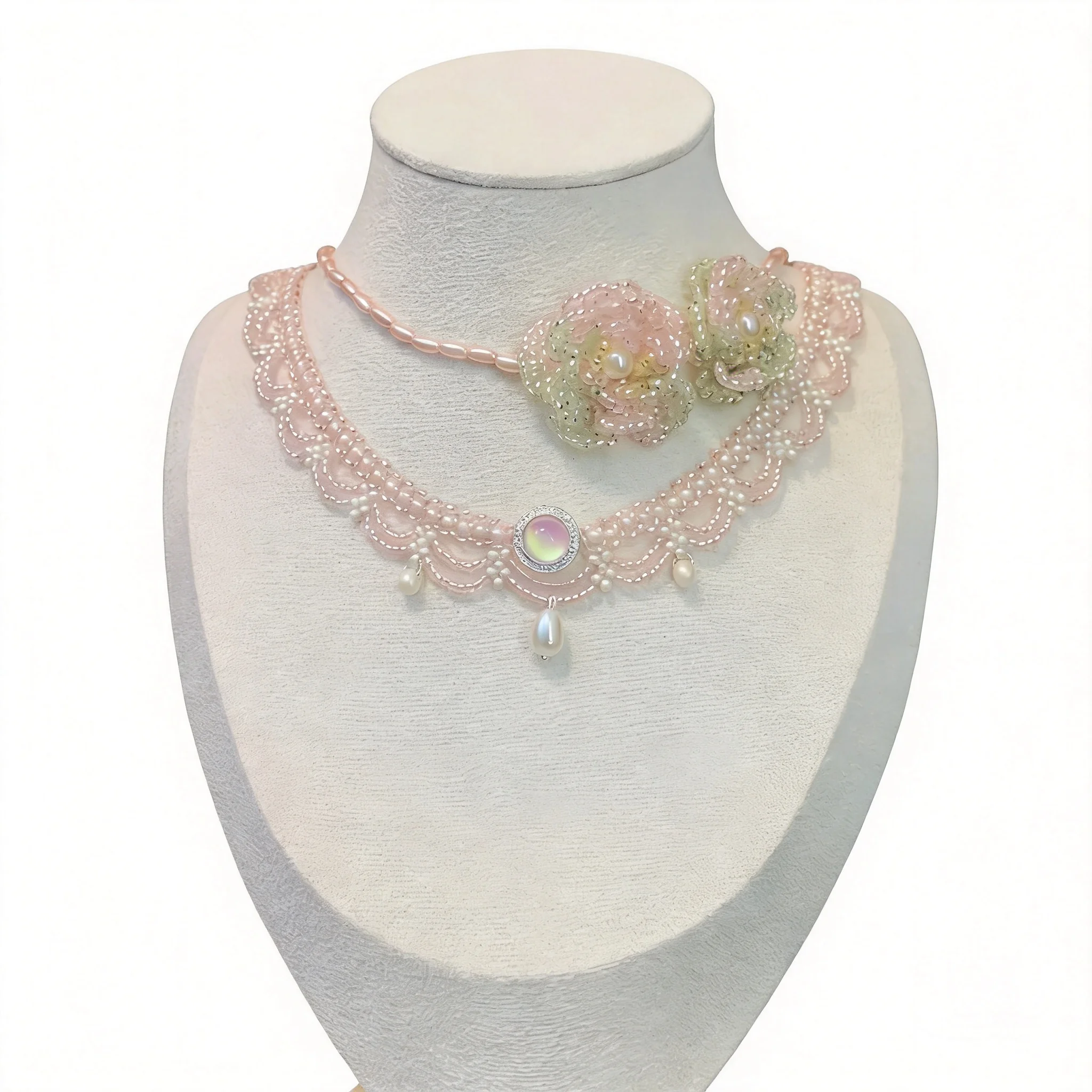 Glücksbringer im chinesischen Stil: Rosa Kamelie Perlen-Choker-Halskette mit rosa Kristall-Spitzenperlen-Anhänger – Elegant, zart, Vintage-Ästhetik