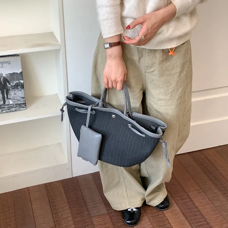 Korean-style niche striped tote bag for women2026New large-capacity, versatile tote bag for commuting