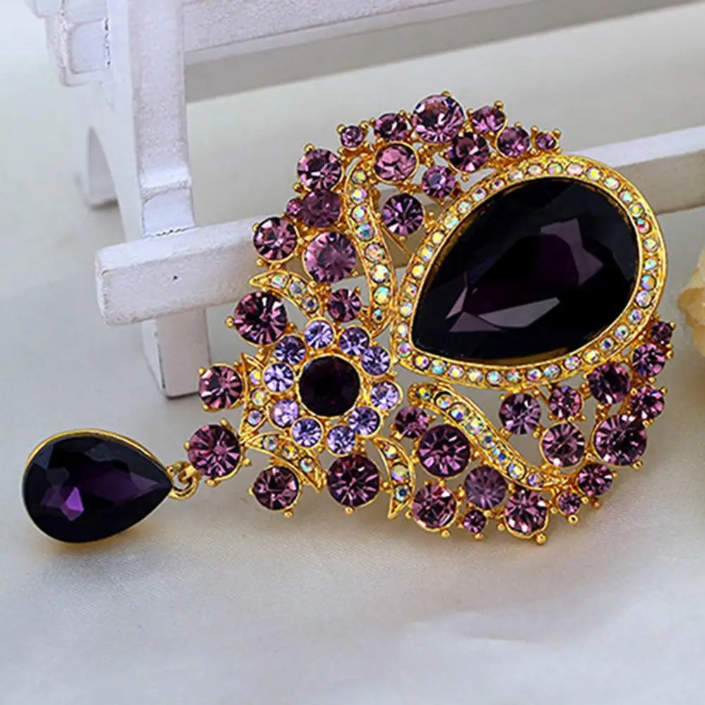 Elegant Luxury Brooch Women Rhinestone Pendant Flower Pattern Brooch Wedding Alloy Glass Inlaid Brooch Retro