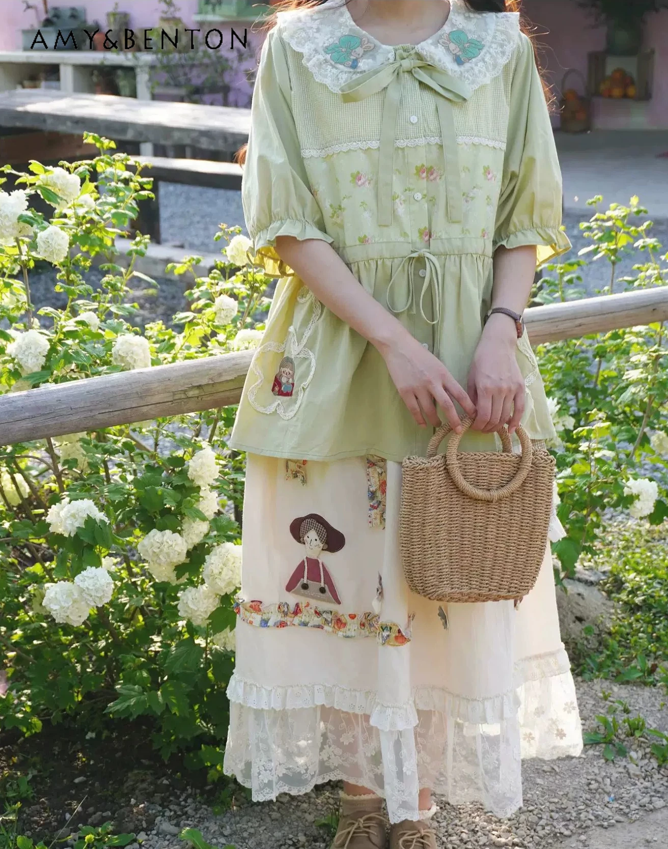 

Summer Mori Retro Pastoral Style Women Floral Embroidery Green Short Sleeve Doll Collar Shirt Beige Lace Trim Half Skirt