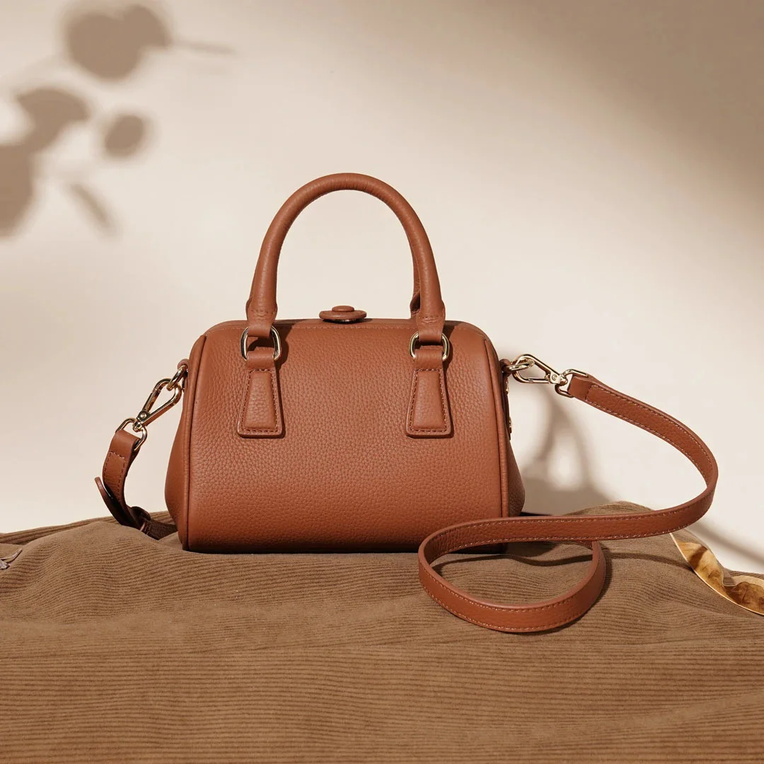 

Головной слой из воловьей кожи, модная высококачественная нишевая сумка-подушка с роскошным дизайном, популярная универсальная сумка через плечо на одно плечо для женщин