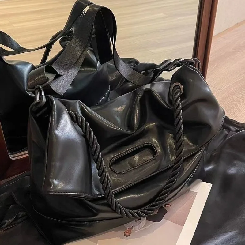 

2025 New Large-Capacity PU Soft Leather Premium Commuter Tote Bag for Students - Crossbody/Shoulder Class Bag