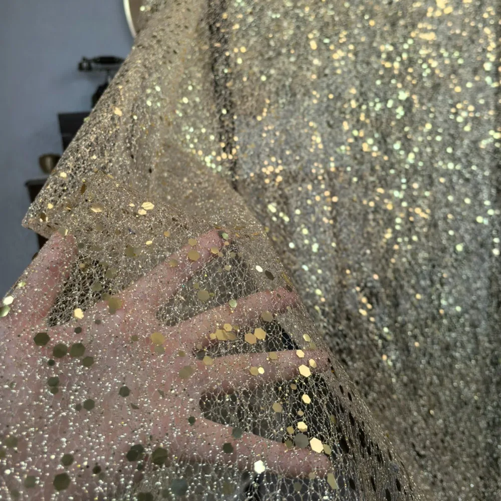 

Золотисто-белая пряжа с блестками, пряжа для укладки, свадебный фон, кованая пряжа, дизайнерская ткань, сценический фон, материал для шитья своими руками, Telas