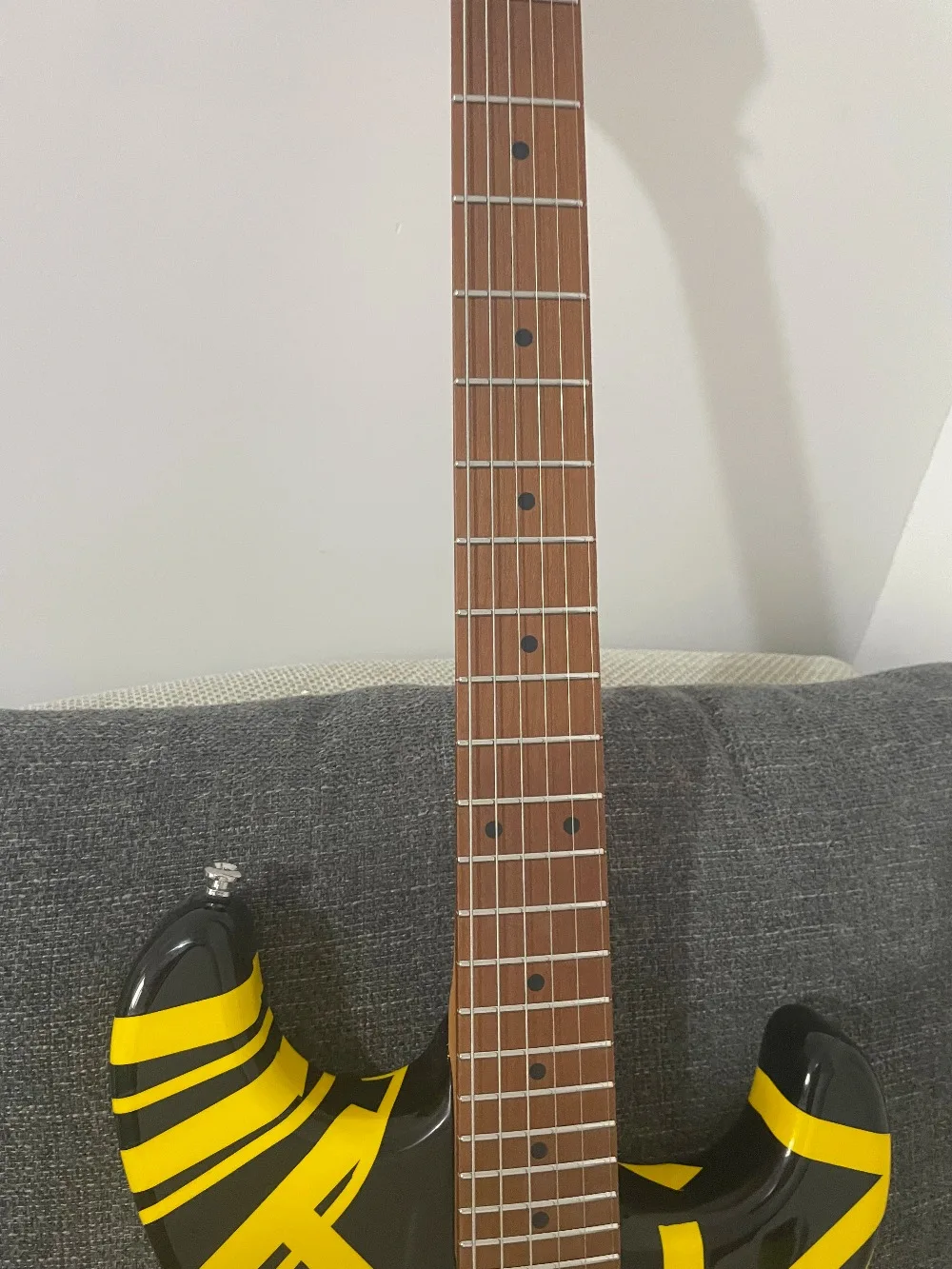 Handmade 2026 High Quality Yellow And Black Line Guitars Floyd Rose Tremolo Bridge Maple Fingerboard guitar