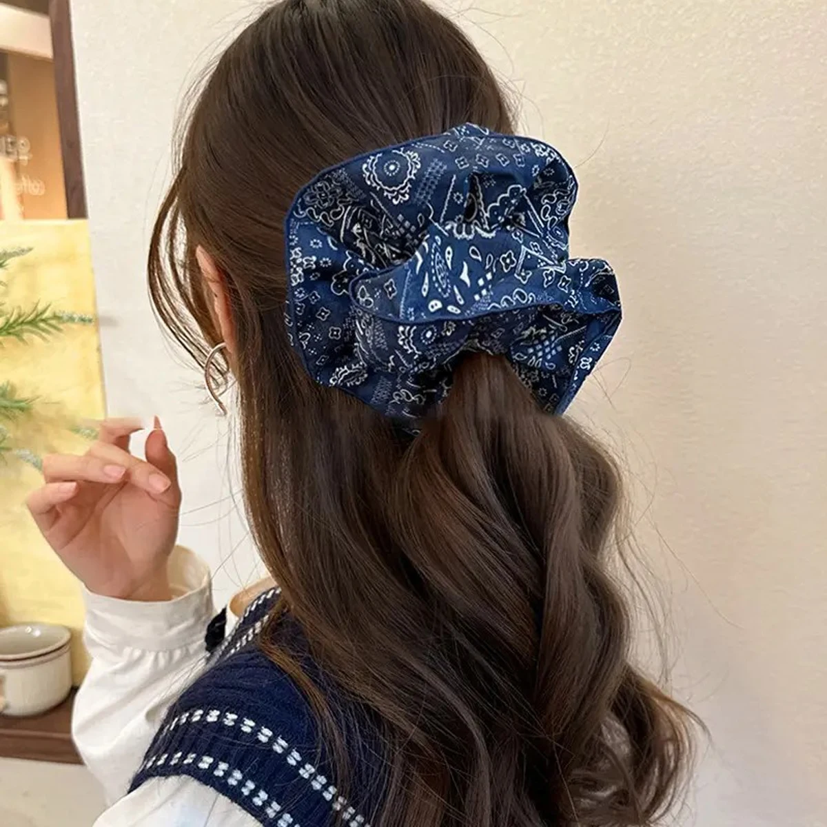 

1pc new cashew flower design large intestine scrunchie fashion retro girl tie ponytail and ball head temperament head rope