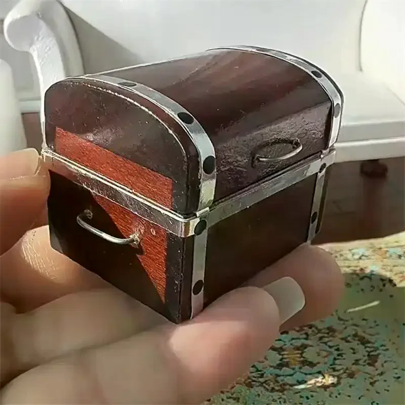 Muñeca de juguete de simulación 1:12, casa de muñecas Retro, juguete que se puede abrir, caja de almacenamiento de cofre del Tesoro en miniatura