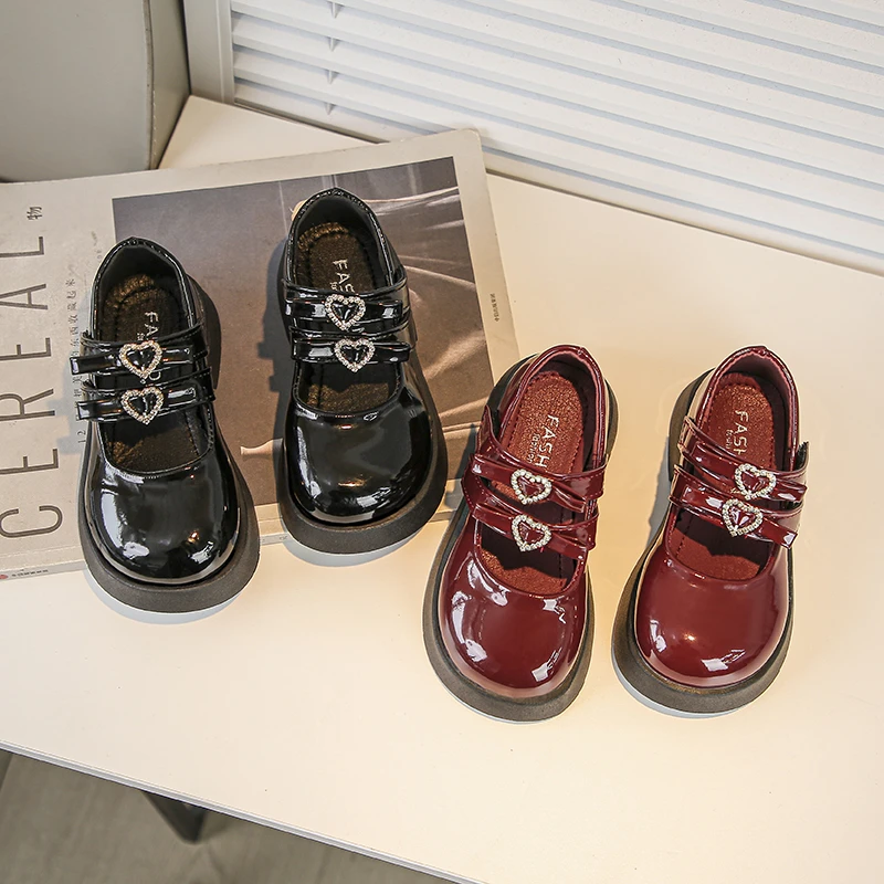 2025 موضة جديدة أنيقة فتاة الأميرة أحذية تنوعا الاطفال السببية ماري جين أحذية لامعة عدم الانزلاق الأطفال أحذية من الجلد