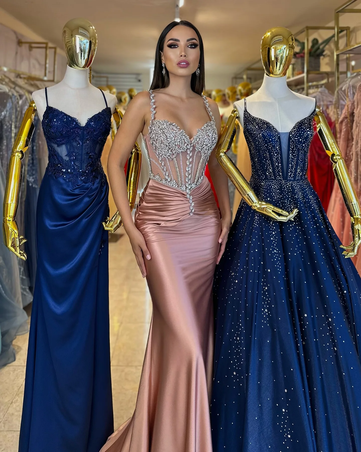 

Customized Temperament Satin Evening Dresses Fashion Strapless Sleeveless Homecoming Dress Temperament Bespoke Occasion Gowns