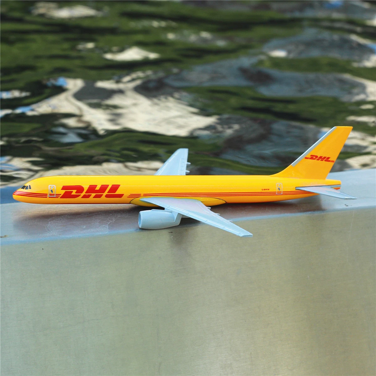 Scale 1:400 Metal Aircraft Replica DHL Boeing 757 Airplane Diecast Model Plane Aeroplane Home Office Miniature Toys for Children