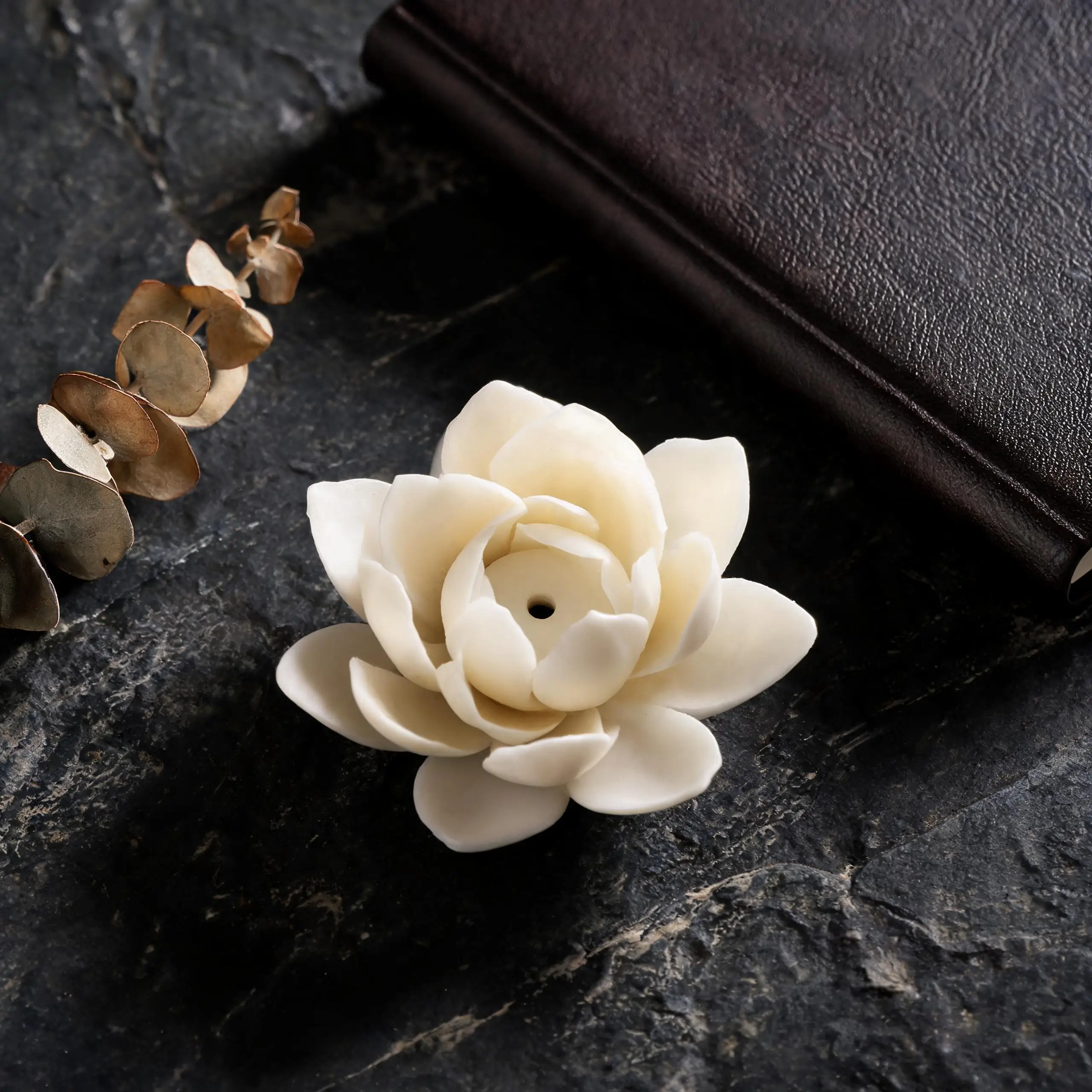 Zen Home Decor Small Water Lily Incense Holder Handmade Incense Burner Ivory Ceramic Incense Burner For Meditation Bedroom
