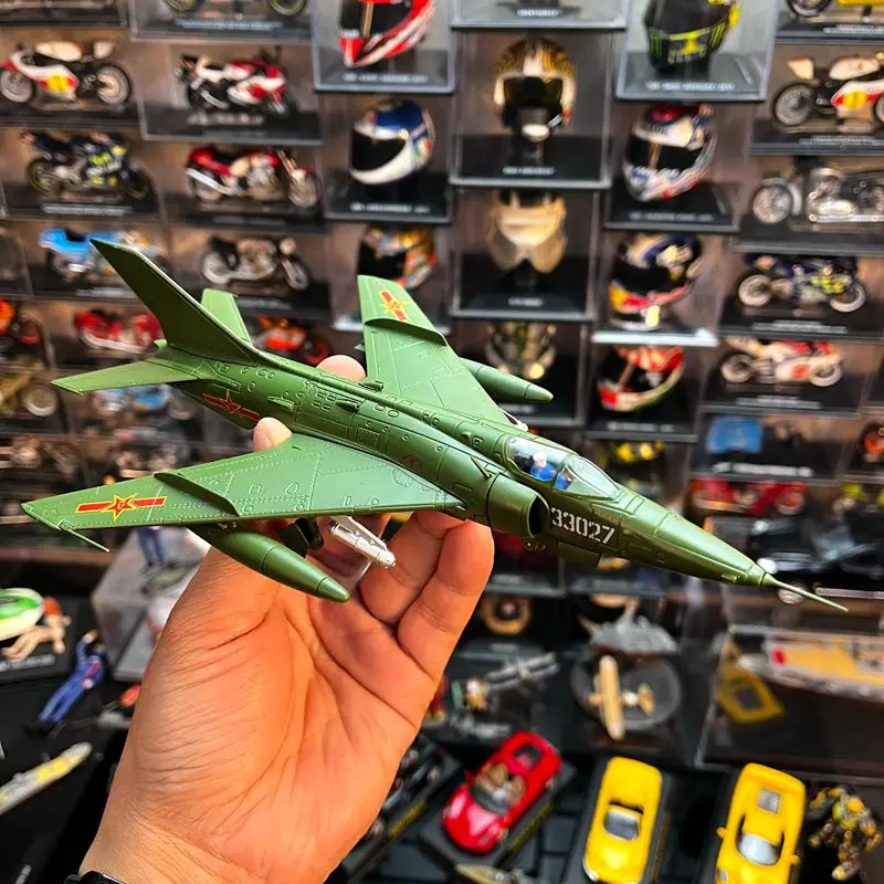 1: 72 model pesawat logam campuran, liontin selesai jet tempur Q-5 angkatan udara Tiongkok dengan braket paduan